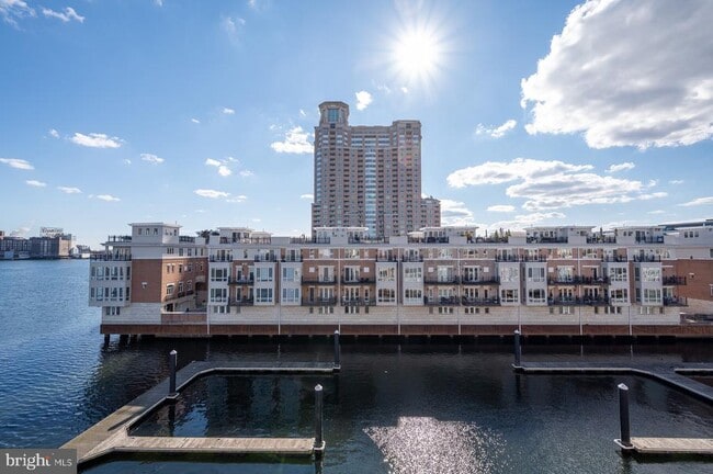 Building Photo - 621 Ponte Villas N