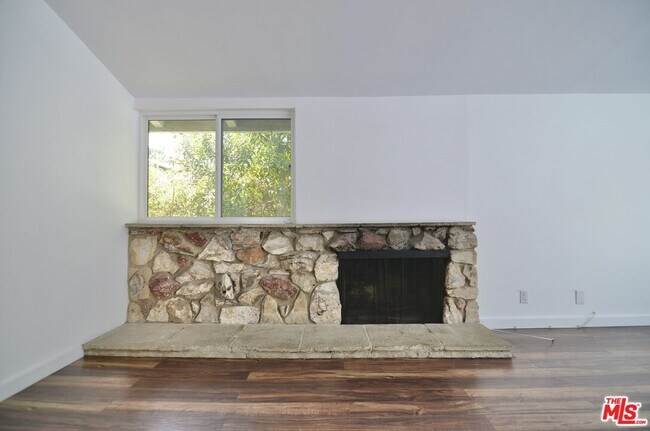 Building Photo - 9342 Debra Ave