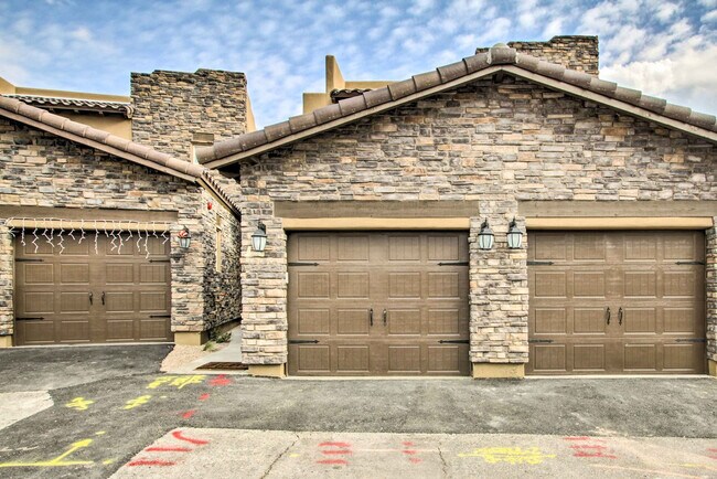 Building Photo - 6145 E Cave Creek Rd