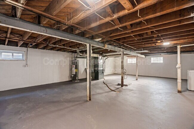 Building Photo - 1258 Grant Dr