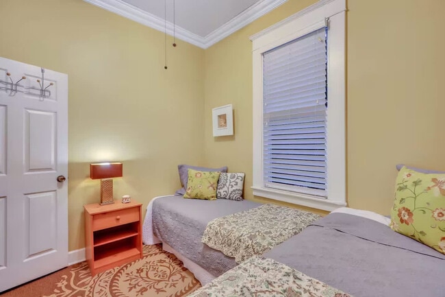 Building Photo - 524 E Duffy St