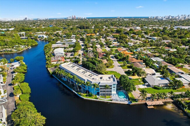 Building Photo - 801 NE 18th Ct