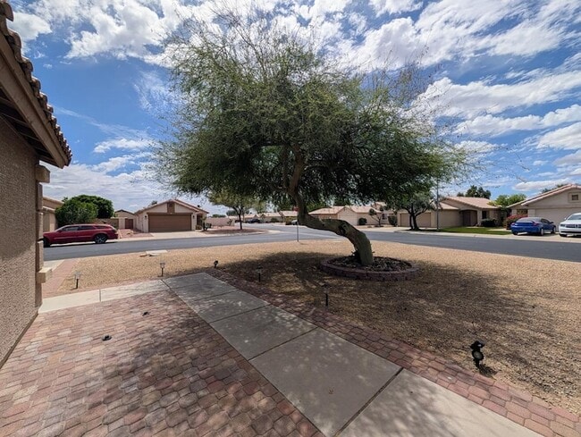 Building Photo - 15746 W Elm St