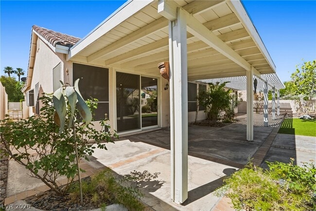 Building Photo - 2870 Deerwood Ct