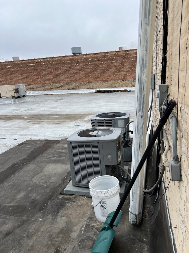 Building Photo - 3445 N Pulaski Rd