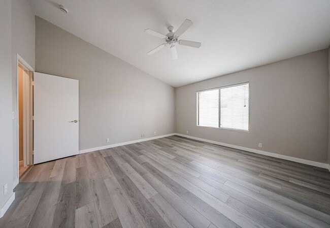 Building Photo - Welcome to this Charming 3 BEDROOM , 2 BAT...