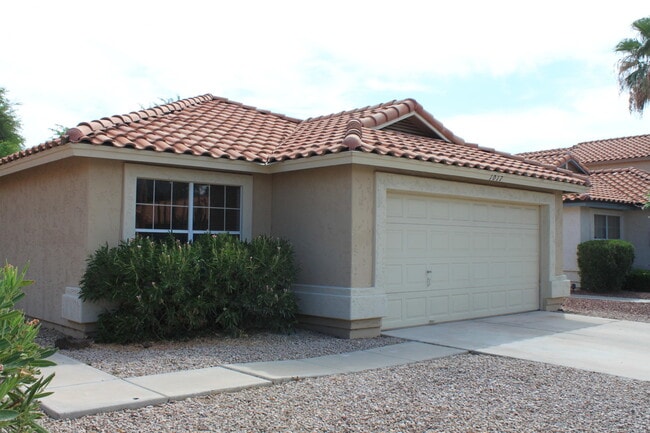 Building Photo - 1017 W Redondo Dr