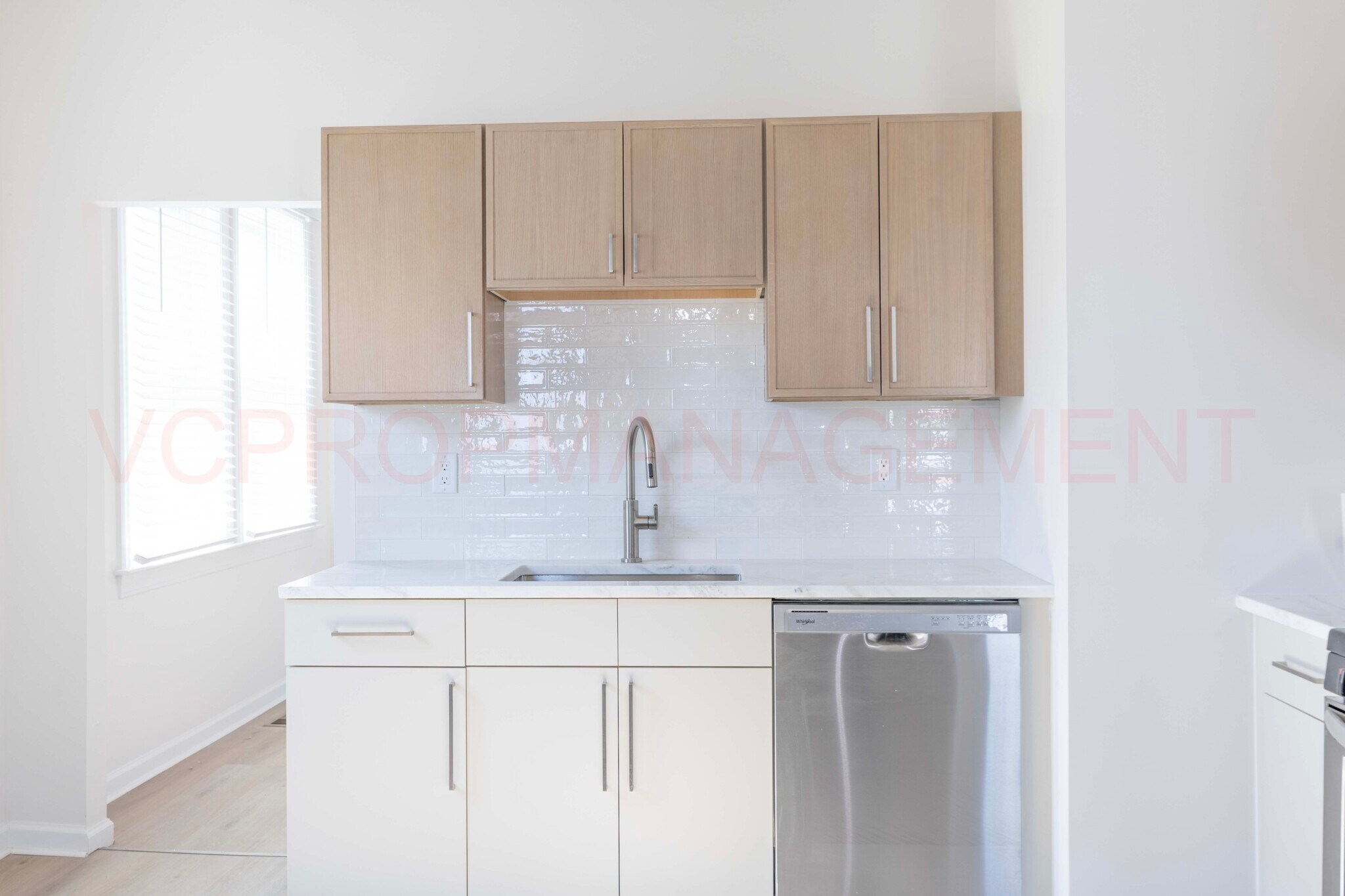 Building Photo - 230 Carre Ave