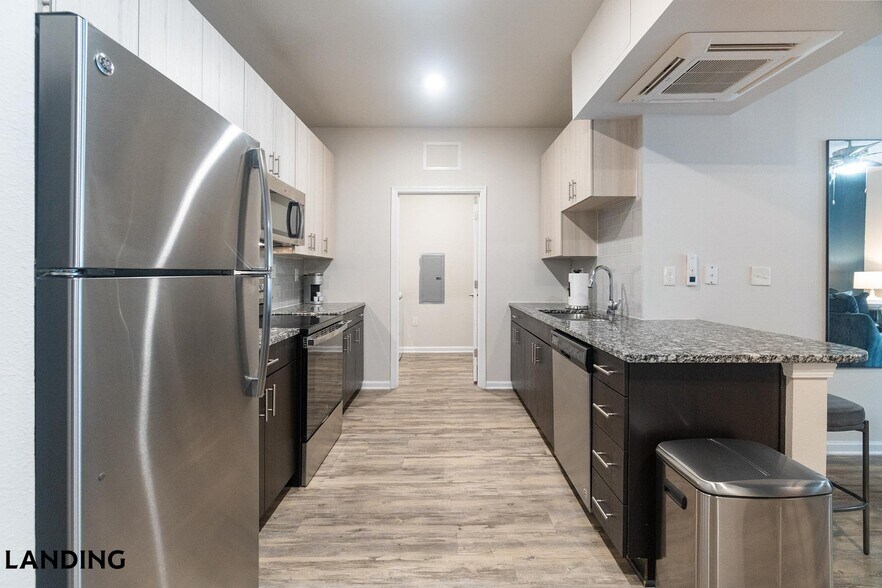 Building Photo - 655 W Mallard Creek Church Rd