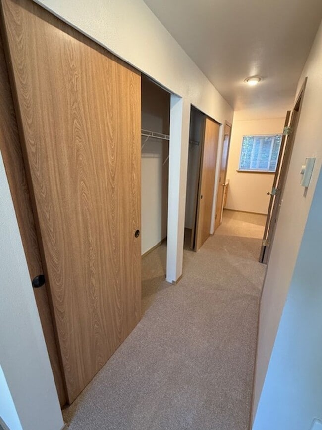 Building Photo - CHARMING 2 BED, 2 BATH KIRKLAND TOWNHOME W...