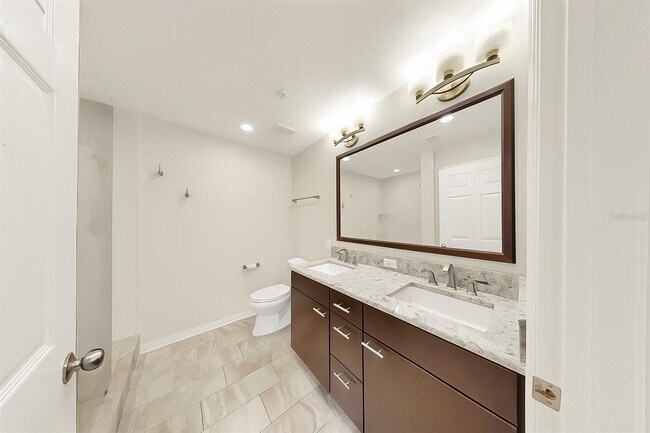 Building Photo - 700 S Harbour Island Blvd
