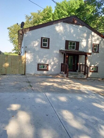 Building Photo - 384 Sunset Ave NW