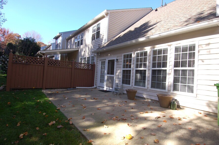 Building Photo - 3611 Lion Ridge Ct