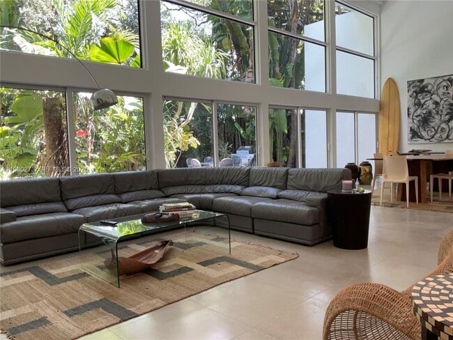 Building Photo - 2485 Inagua Ave