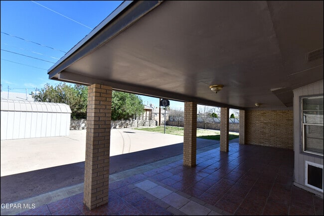 Building Photo - 4749 Tropicana Ave