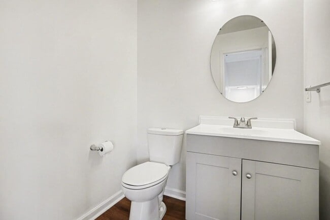 Building Photo - 700 Admiral's Quay Dr