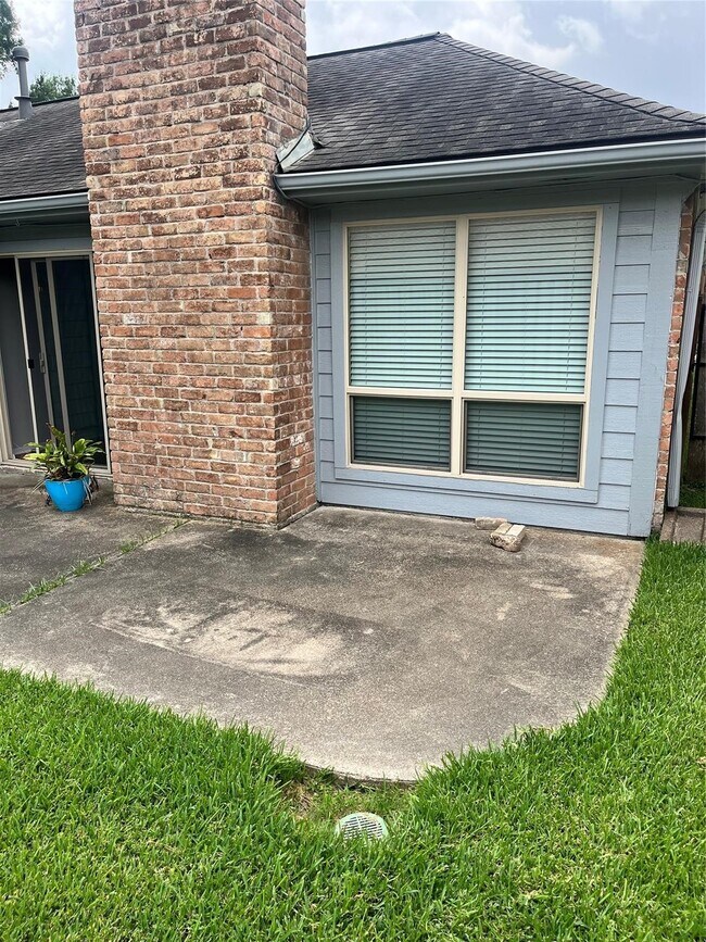 Building Photo - 6218 Woodland Forest Dr