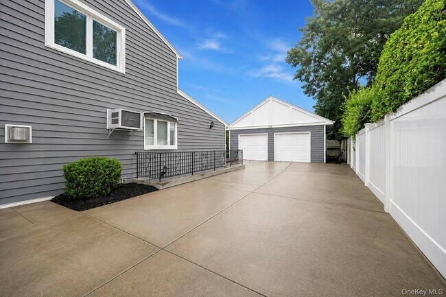 Building Photo - 84 Twin Lawns Ave