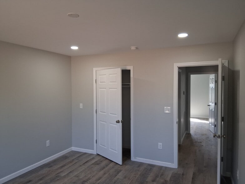 Building Photo - 209 Ryan Dr