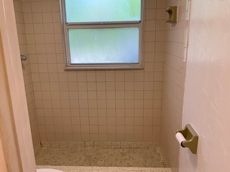 Building Photo - 3135 Shady Dell Ln