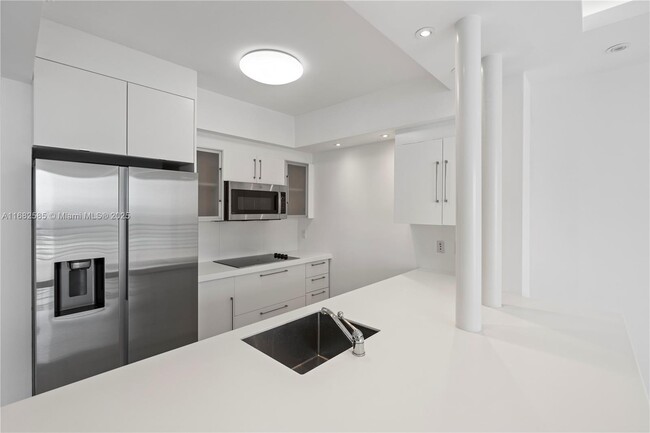 Building Photo - 325 S Biscayne Blvd