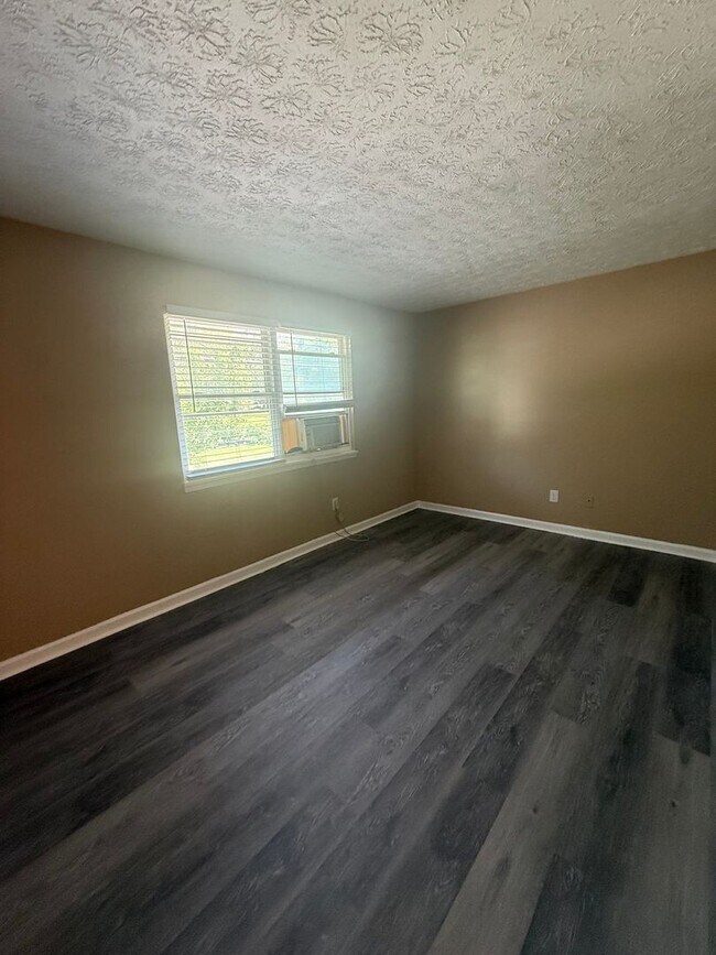 Building Photo - 6631 Gracely Dr
