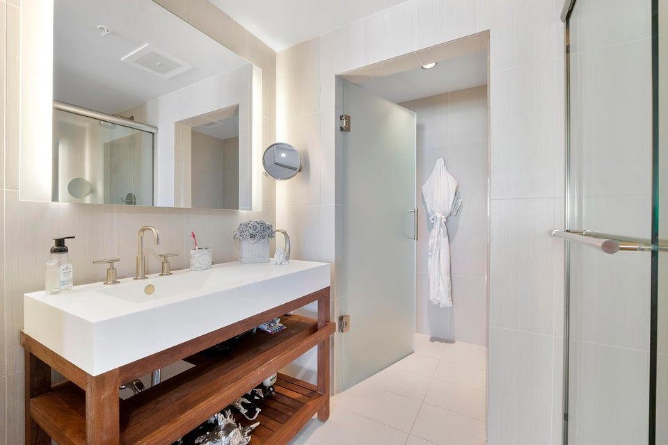 Building Photo - 3101 Bayshore Dr