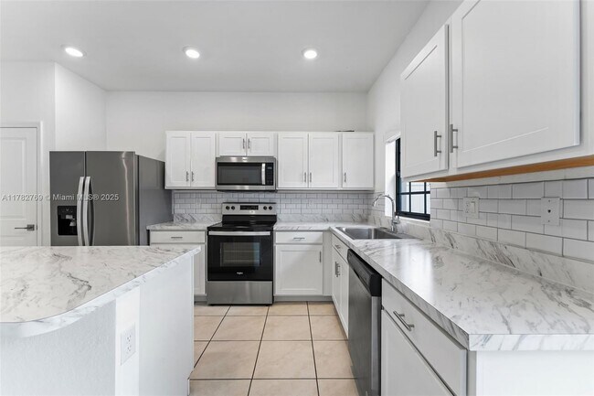 Building Photo - 1161 SW 6th Ct