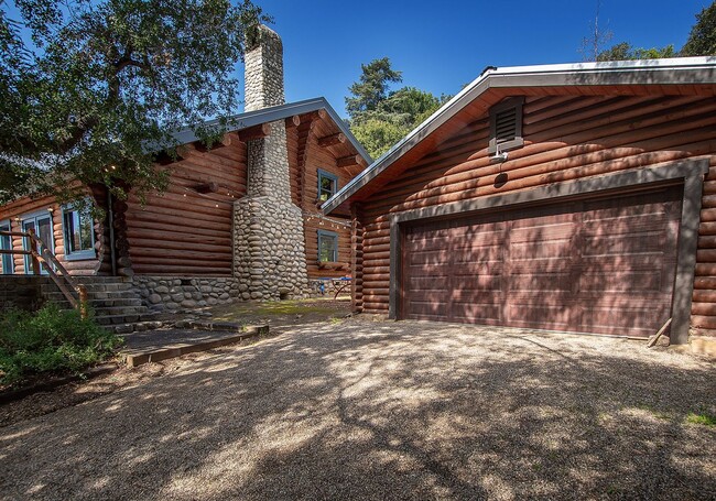 Building Photo - Ojai hideaway!