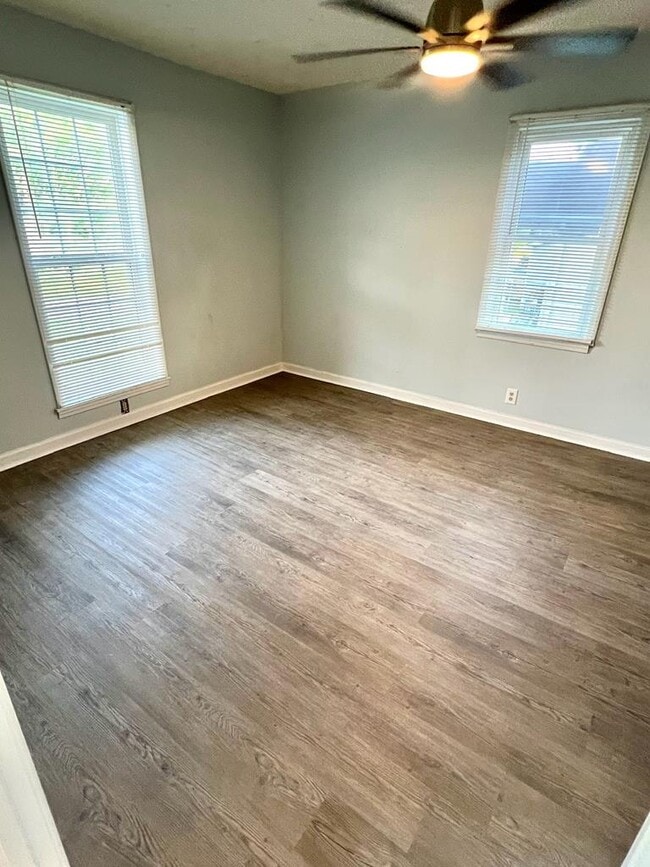 Building Photo - 117 Williams St