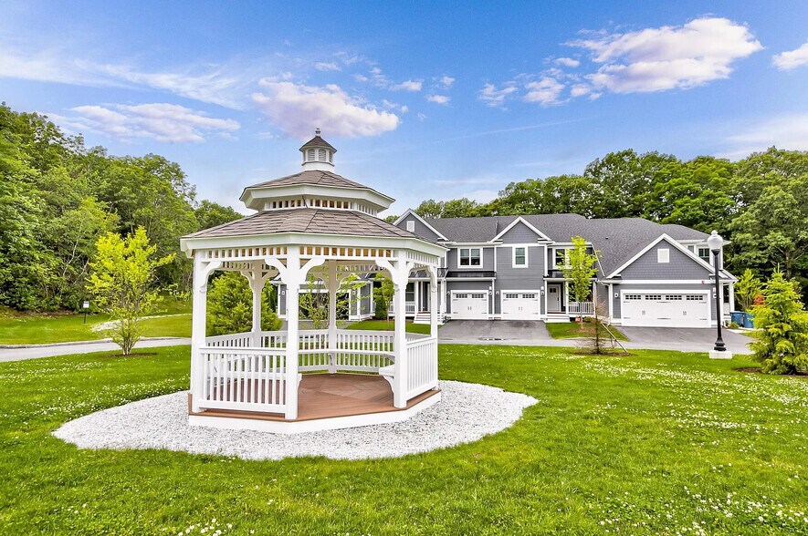 Building Photo - 23 Lily Pond Ln