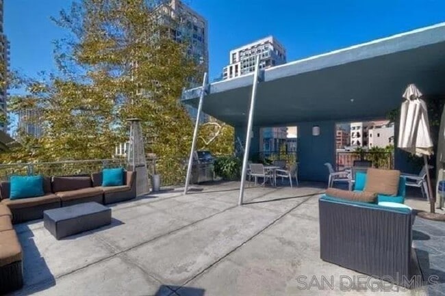 Building Photo - 101 W Market St