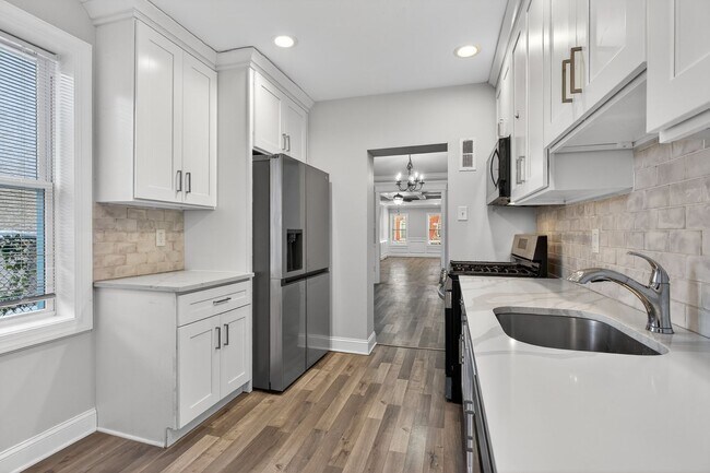 Building Photo - 39 Carroll St