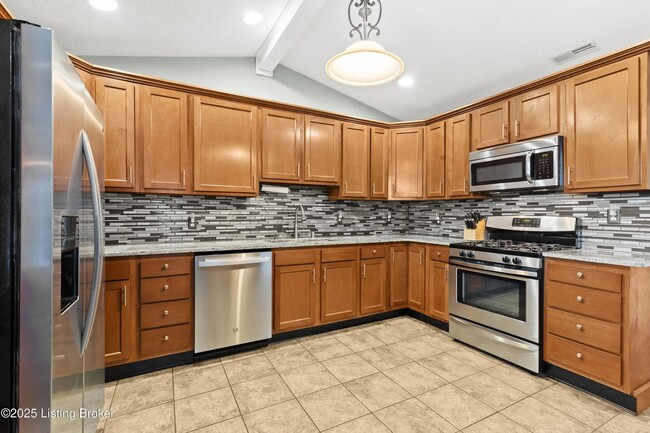 Building Photo - Spacious Home in the Heart of Clifton