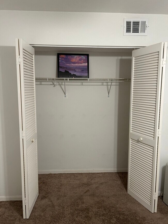 Building Photo - 15171 Cedarwood Ln