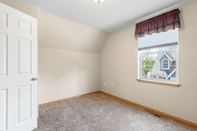 Building Photo - Craftsman Style Townhome in Private Neighb...