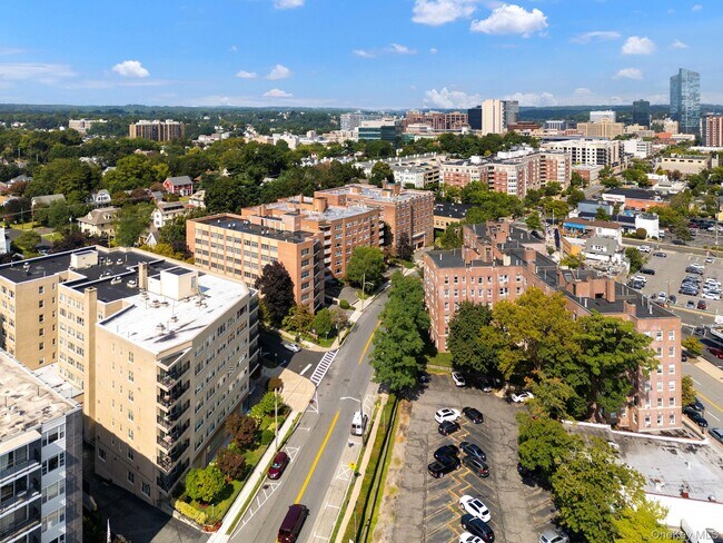 Building Photo - 12 Old Mamaroneck Rd