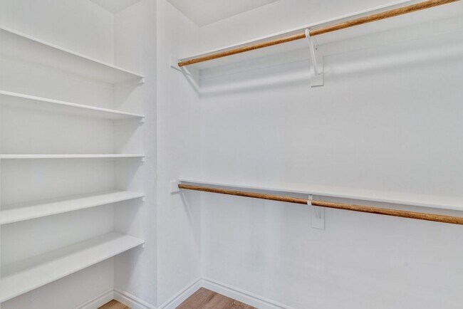 Building Photo - Spacious Three Story 3 Bed 3.5 Bath Smarth...