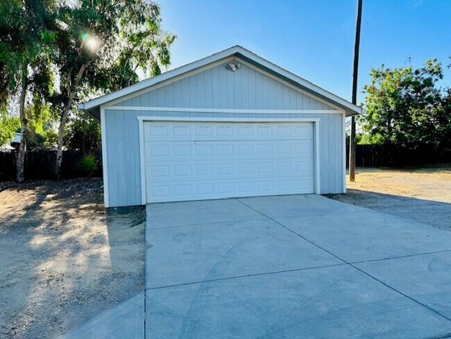Building Photo - $3,300 Fowler & Shepherd, Solar & Swimming...