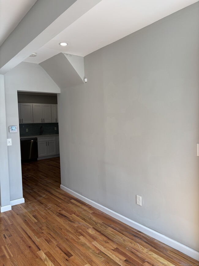 Building Photo - 646 Hallett St