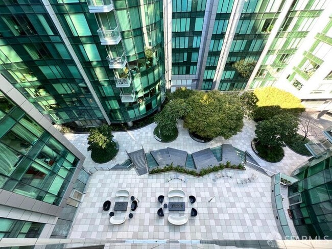 Building Photo - 333 Main St