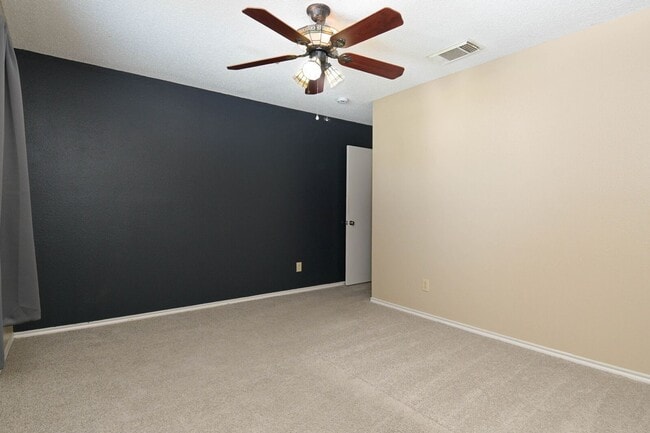 Building Photo - Beautiful 4/3.5 Home Available for Immedia...