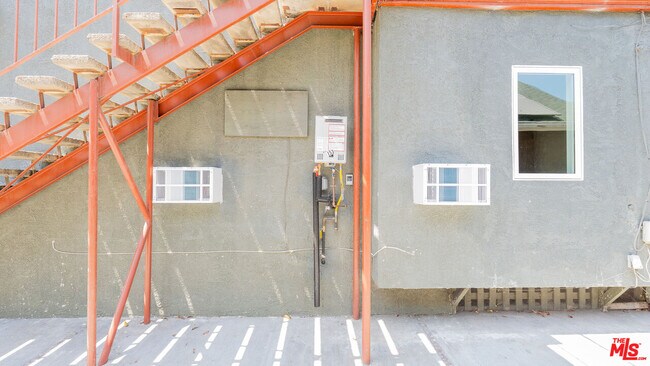 Building Photo - 153 W 51st St