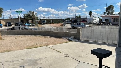 Building Photo - 3 BEDROOMS 2 BATHROOMS HOUSE AVAILABLE FOR...