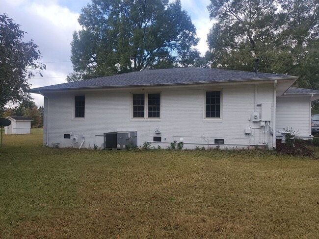 Building Photo - Newly Renovated 3 bedroom Single Family Ho...