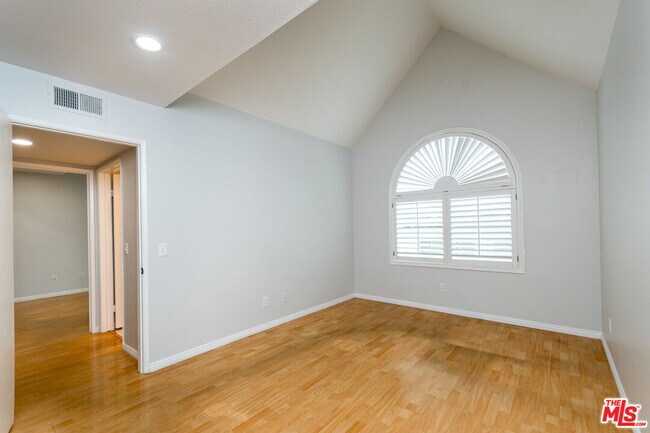 Building Photo - 4744 Ben Ave