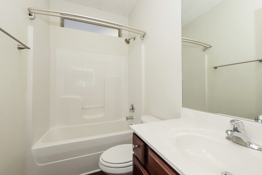 Building Photo - 3342 Cotswold Ln