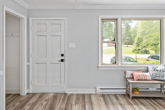 Building Photo - 10511 Lunswood Rd