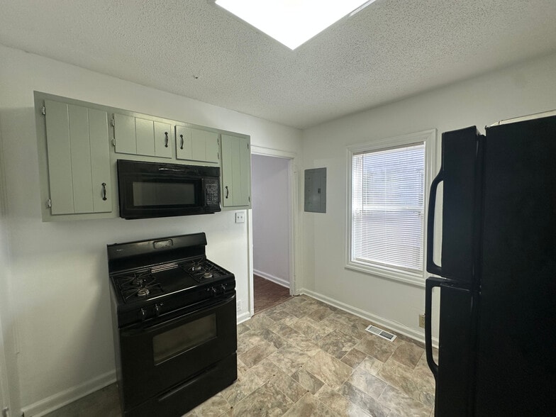 Building Photo - 1272 Lyle Pl NW