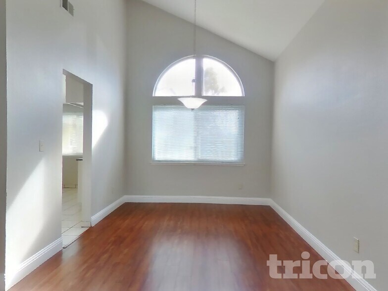 Building Photo - 4534 Elkhorn Way